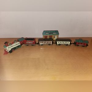 Holiday Village Train Set No. 174 New Bright 1995